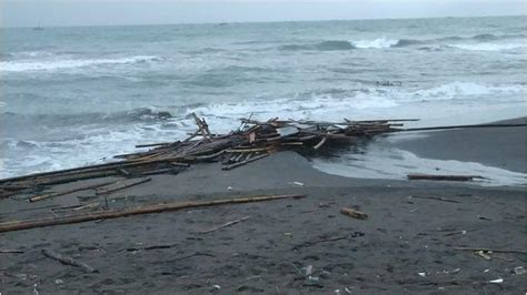 Vedio Perahu Pagang Nelayan Palabuhanratu Sukabumi Rusak Dihantam