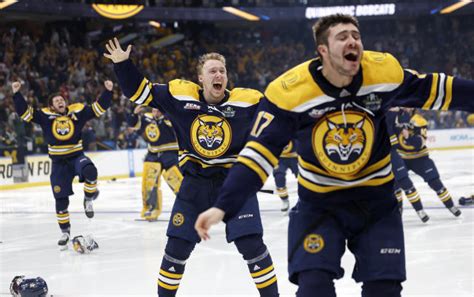 Quinnipiac scores 10 seconds into OT to win 1st men's hockey championship