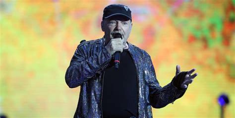 Vasco Rossi Ecco Il Nuovo Singolo Una Canzone Damore Buttata Via