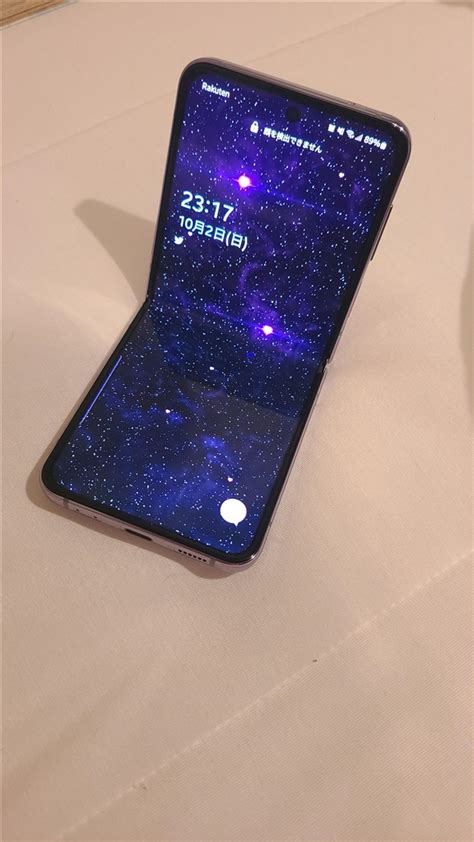 価格com 『角度を付けて置けるのも便利』サムスン Galaxy Z Flip4 楽天モバイル ボラ パープル るにぴけさんの