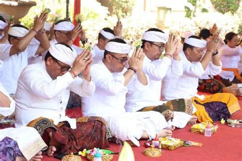 Jaga Tradisi Budaya Dan Adat Manggala Utama Pakis Bali Ny Putri Koster