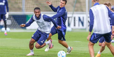 Erstes Schalke Training Mit Neuzugang Moussa Sylla Lino Tempelmann