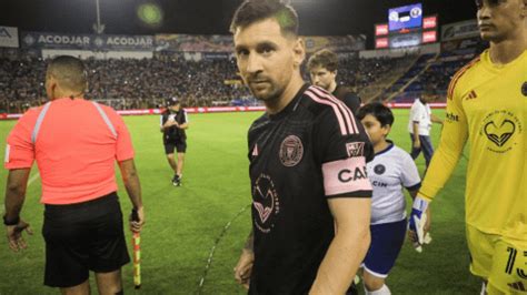 Pocas veces se lo vio a Lionel Messi observar con tanta admiración