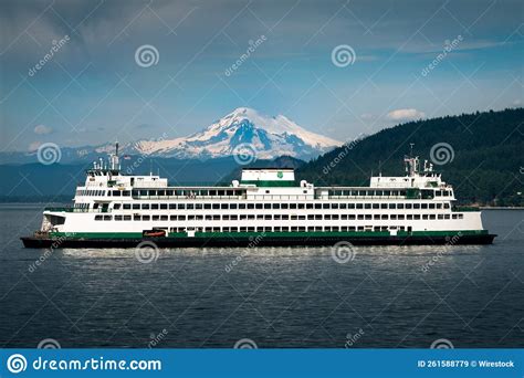 Washington State Ferry Crossing the Puget Sound Editorial Stock Image - Image of peaks, river ...