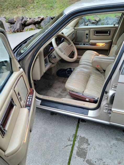 1992 Chrysler Imperial Sedan Brown Fwd Automatic For Sale