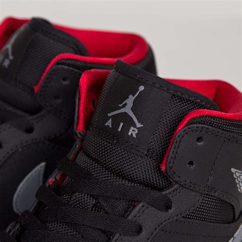 Classic Colors Cover the Latest Air Jordan 1 Mid | Complex