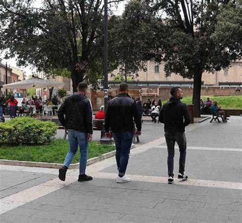 Piazza Ferrari Lira Dei Residenti Risse E Spaccio In Pieno Giorno