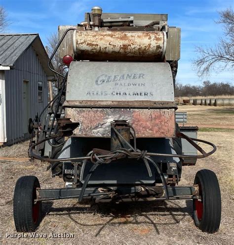 Gleaner II combine in Chickasha, OK | Item LV9276 for sale | Purple Wave