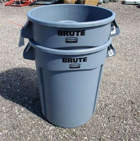 (2) Rubbermaid 32-gallon brute trash cans with lids, 22 1/2"W x 28"H, new - Albrecht Auction Service