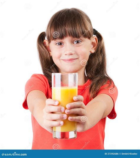 Petite Fille Avec Du Jus Dans Des Ses Mains Tendues Photo Stock Image