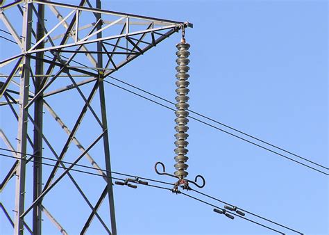 Describe the types of Insulators used in Transmission and Distribution . ~ EEE Interview Tips