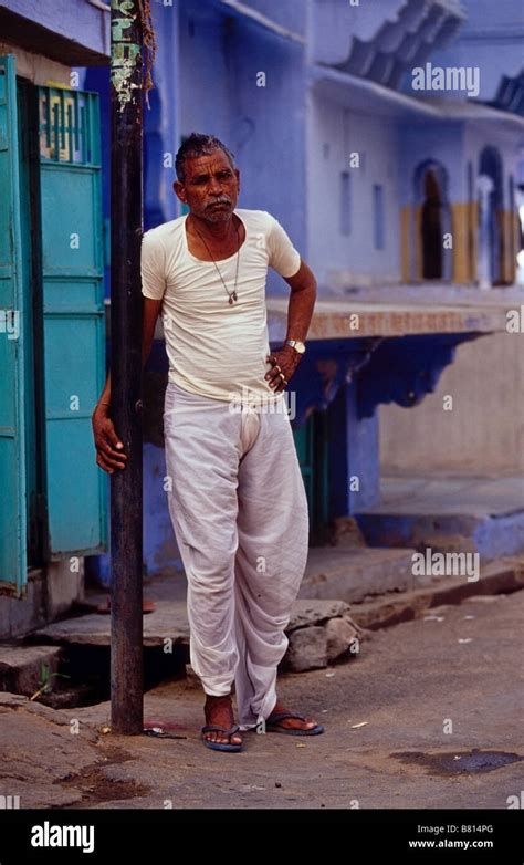 Indian Man Wearing Traditional Attire A Lungi Dothi Stock Photo Alamy