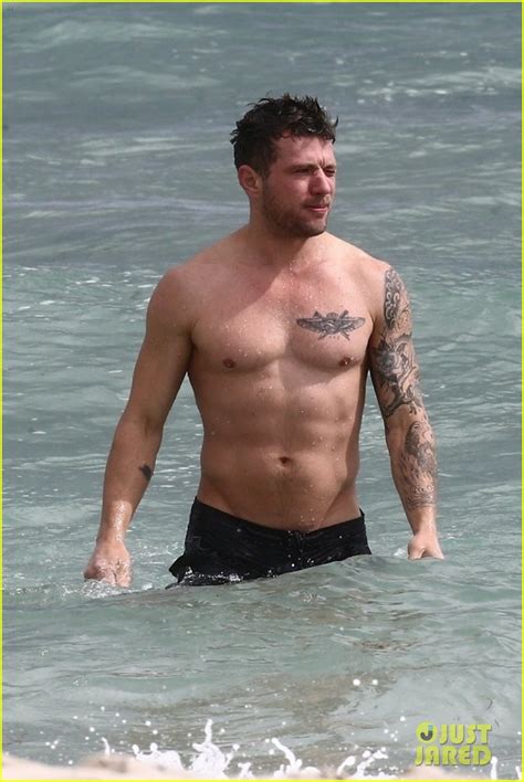 Ryan Phillippe Bares Hot Body While Shirtless In Miami Photo 4184403 Ryan Phillippe