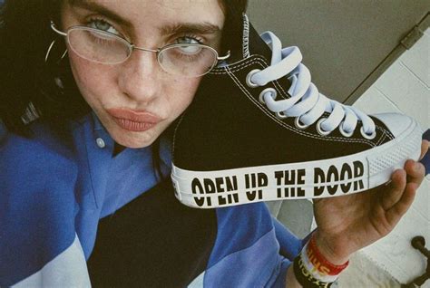 Ça vient tout juste de tomber la collection Billie Eilish X Converse