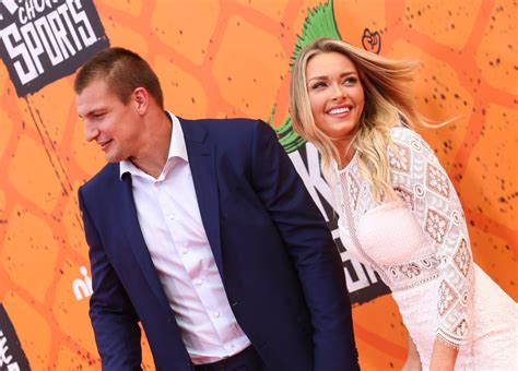 Video Of Rob Gronkowski, Girlfriend Went Viral On Sunday - The Spun