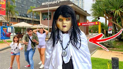 A Menina Sem Nome Invadiu O Mcdonalds Menina Sem Nome Infiltrada