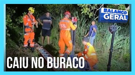 Idoso Cai Em Buraco Na Estrada E Salvo Pelo Pr Prio Filho Youtube