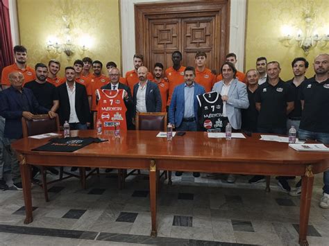 Reggio Presentata A Palazzo San Giorgio La Viola Basket