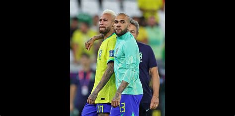 Foto Daniel Alves não conseguiu dessa vez receber a ajuda de Neymar