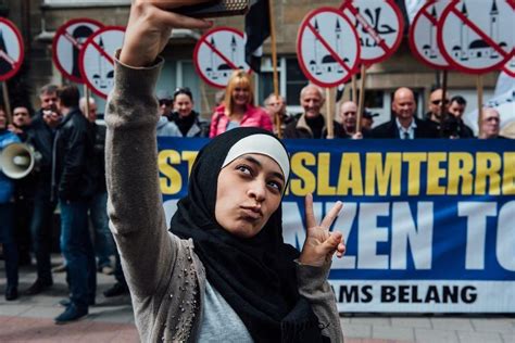 This Young Muslim Woman Brilliantly Countered An Anti Muslim Protest