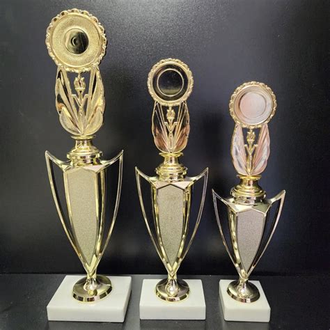 Renaissane Riser Trophy Woolf S Trophies And Engravers