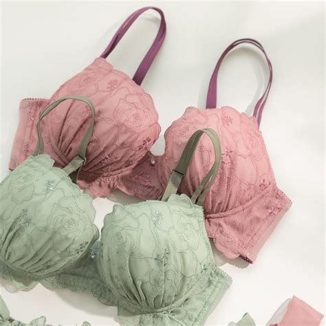 フランデランジェリー fran de lingerie フェミニンなナチュラル系ノンワイヤーセットは使いやすいノーマルショーツ フローティングフラワー ノンワイヤーブラショーツセット