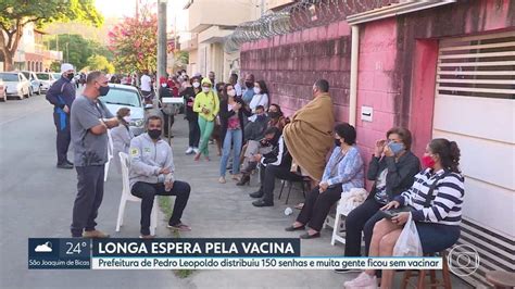 Idosos Passam A Noite Na Fila Em Pedro Leopoldo Pra Receber Vacina