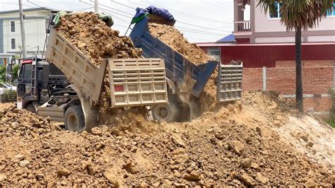 The Impressing Land Filling Operator Komatsu D P Push Soil Ton Dump