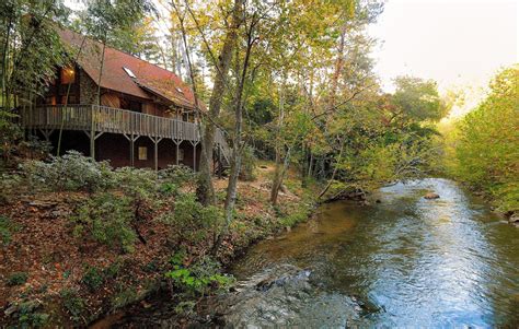 Luxury Riverfront Mountain Cabin with Game Room - Buncombe County