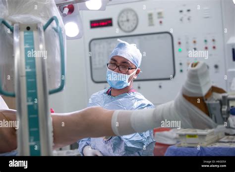 Krankenhauspersonal Op Vorbereiten Stockfotos Und Bilder Kaufen Alamy