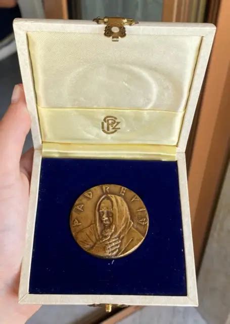 Medaglia Padre Pio Centenario Della Nascita Bronzo Dorato Fior Di