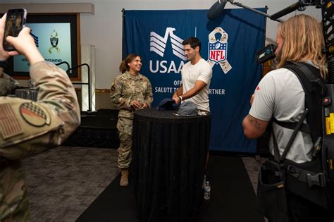 DVIDS Images Raiders QB Visits Nellis Airmen Image 5 Of 5