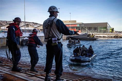 DVIDS Images USS Gunston Hall Conducts Small Boat Operations In