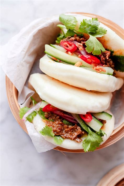 Rendang Bao Gestoomd Broodje Rendang Met Zoetzure Komkommer