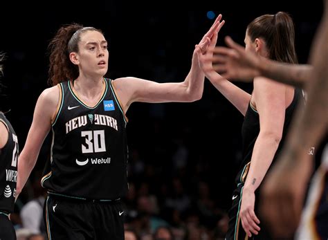 Uconn Great Breanna Stewart To Become Mother Of Two