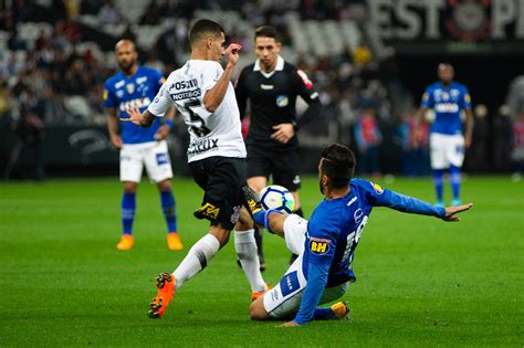 Lateral Do Cruzeiro Deu Um Baile E Marcou Gola O Contra O Corinthians