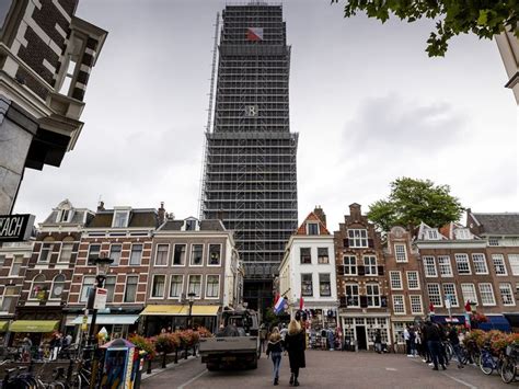 Utrechtse Domtoren Krijgt Opgeknapte Wijzerplaten Na Vijf Jaar Terug