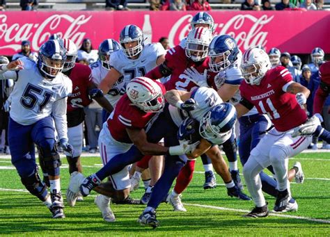 Daily Hampshire Gazette Umass Football Minutemen Limp To Finish Line