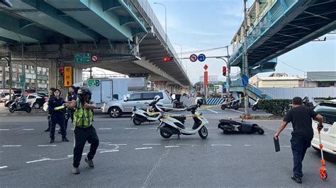 新莊女騎士與貨車碰撞 頭部變形當場死亡｜東森新聞：新聞在哪 東森就在哪裡