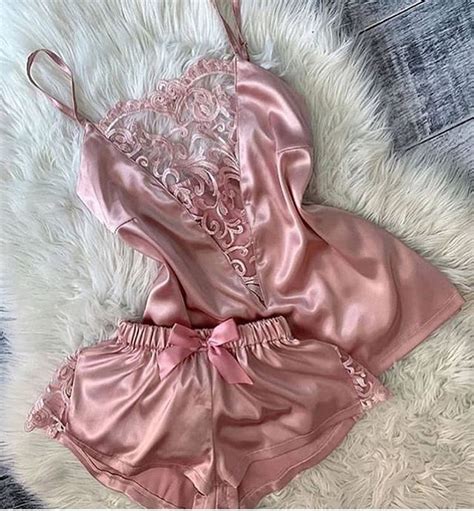 Pin De 𝕁𝕖𝕟𝕟𝕚𝕗𝕖𝕣 𝕃𝕪𝕟𝕟𝕖♛ Em ѕweeт Dreaм S Pijamas Sensuais Roupas Pijamas Roupas