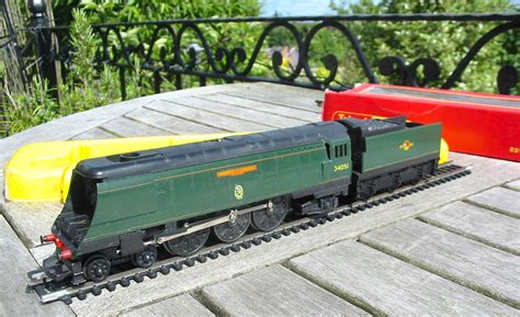 Tri Ang Hornby R356s 4 6 2 Battle Of Britain Class Locomotive `winston Churchill` In Fair