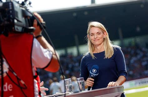 Nach der Frauen WM Nia Künzer hört als ARD Expertin auf Fußball