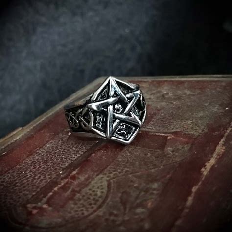 Bague Pentagramme Acier Et Motif Entrelacs Gothique Rock M Tal Punk