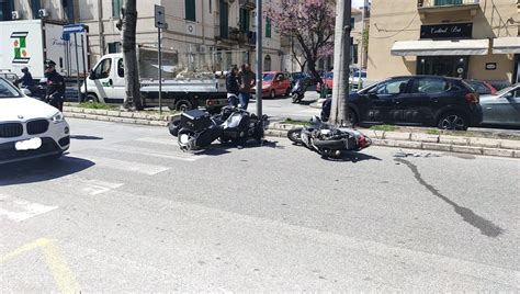 Messina Scontro Moto Scooter In Via La Farina Due Feriti Gazzetta