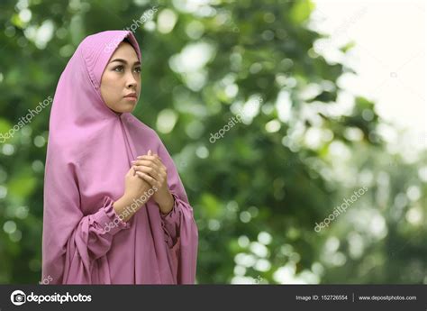 Muslim woman in traditional dress praying — Stock Photo © leolintang ...