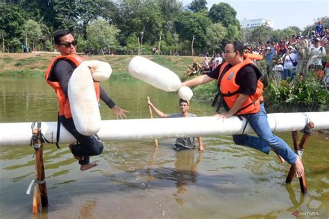 HUT RI Anies Baswedan Tercebur Di Waduk Lebak Bulus ANTARA News Banten