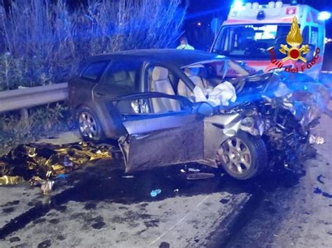 Trapani 6 Morti In Un Incidente Stradale Scontro Frontale Lungo Un