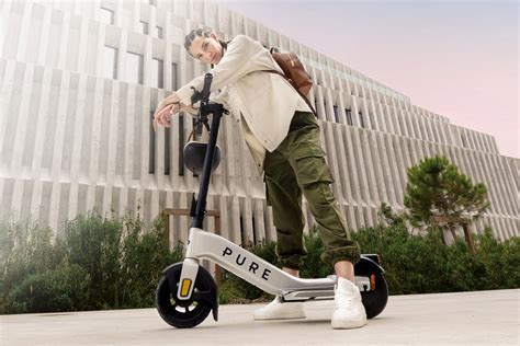 Pure Electric reinventa el patinete eléctrico así son los nuevos