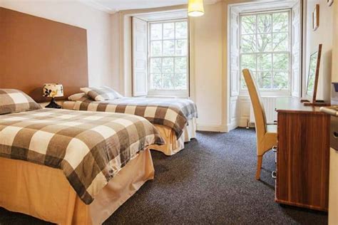 19 BEST Hostels in Scotland in 2021 (Solo-Traveler, Families + Map)