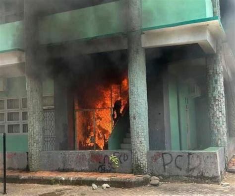 Gedung Fkm Umi Makassar Dilahap Si Jago Merah Warnasulsel